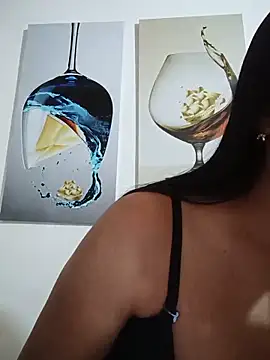 Snapshot of Silvana2927 chatting on May 13, 2026, 5:05 am Silvana2927 online show from May 13, 2026, 5:05 am