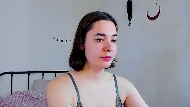 LiyaFly online show from May 18, 2026, 5:35 am