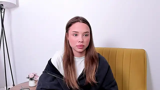 Snapshot of VoncileRistow chatting on April 15, 2026, 8:21 am VoncileRistow online show from April 15, 2026, 8:21 am