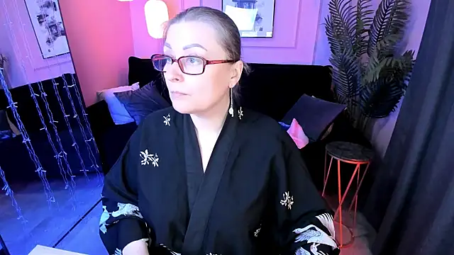 Alexandra Kind online show from April 15, 2026, 8:42 pm