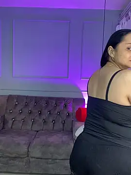 Snapshot of Catalinaa_luz chatting on April 15, 2026, 12:12 pm Catalinaa luz online show from April 15, 2026, 12:12 pm