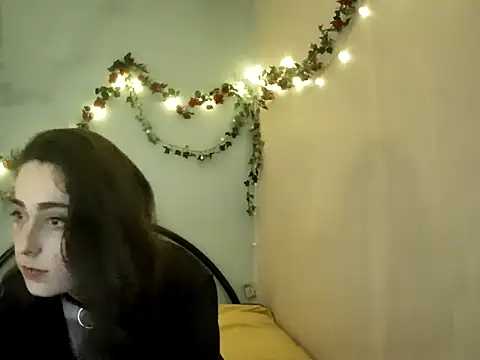 missclochette online show from April 20, 2026, 7:59 pm