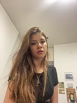 SweetMiaStone online show from April 16, 2026, 4:35 am