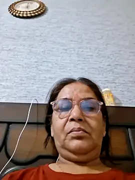 Shalini3456 online show from April 28, 2026, 6:13 pm