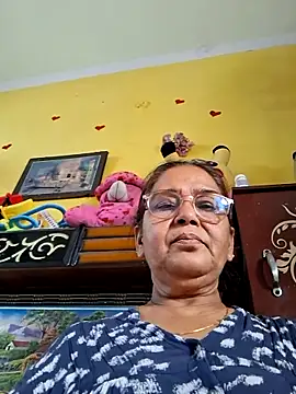 Shalini3456 online show from April 30, 2026, 8:53 am