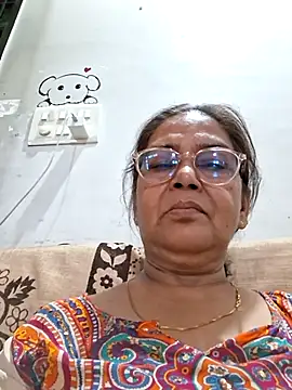 Shalini3456 online show from May 1, 2026, 9:03 am