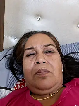 Shalini3456 online show from May 4, 2026, 3:19 pm