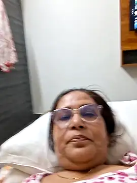 Shalini3456 online show from May 17, 2026, 2:24 pm