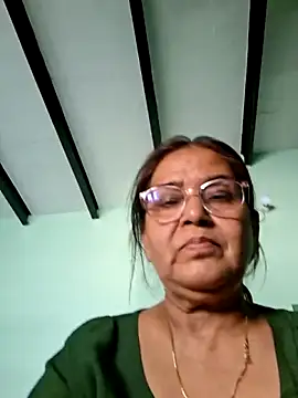 Shalini3456 online show from May 22, 2026, 10:43 am