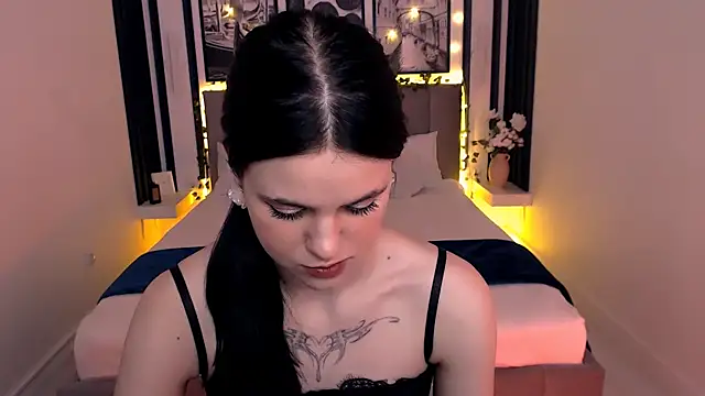 Snapshot of _Scarlett_Lee_ chatting on April 16, 2026, 11:22 am Scarlett Lee online show from April 16, 2026, 11:22 am