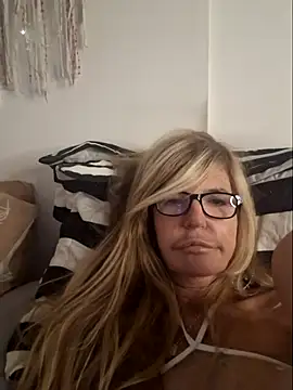 Marianne10 online show from May 6, 2026, 7:08 pm