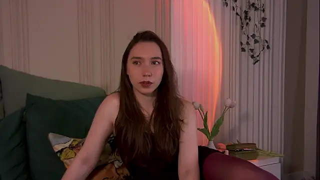 Suzaneey online show from June 8, 2026, 6:52 pm