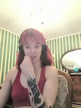 amberrrdolll  online show from April 19, 2026, 9:06 pm