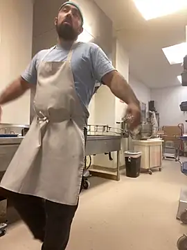 Snapshot of uceybaker chatting on April 16, 2026, 2:34 am uceybaker online show from April 16, 2026, 2:34 am