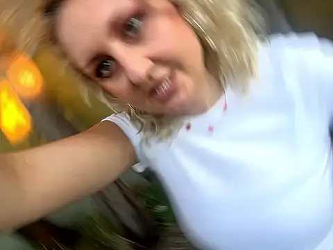 misskissxoxo online show from May 14, 2026, 6:53 am