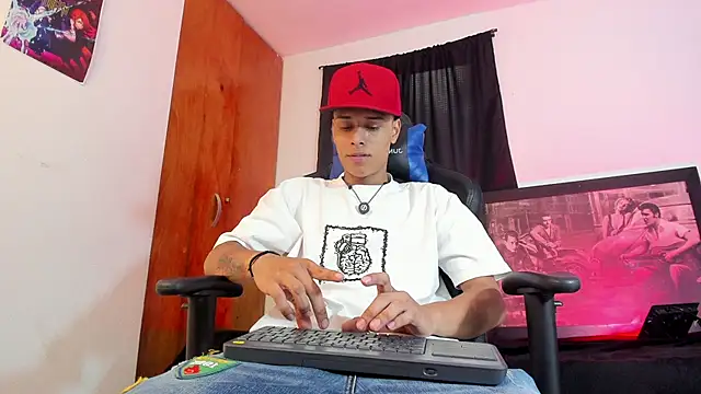 alessandroferrer online show from June 8, 2026, 8:31 pm