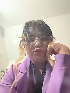 BelleVivianne online show from June 4, 2026, 1:06 pm