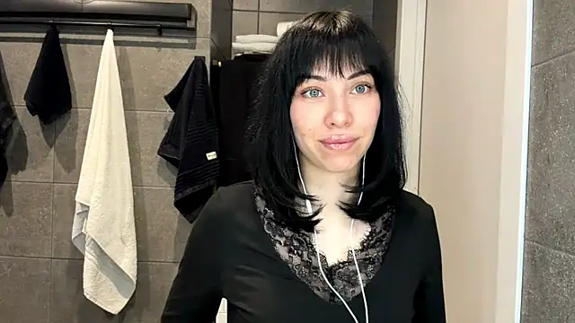 LuisaAlconcel online show from May 5, 2026, 10:34 am