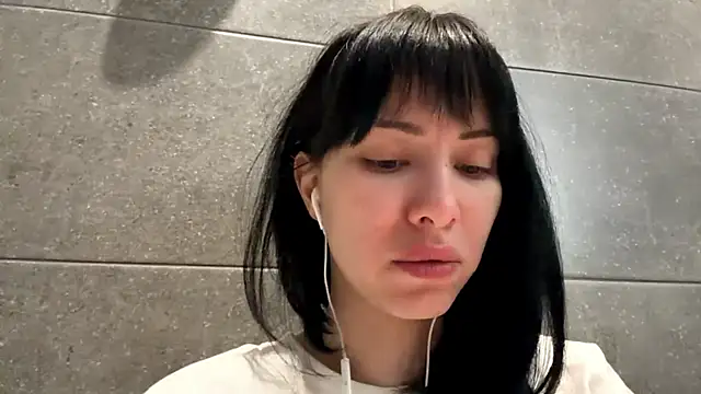 LuisaAlconcel online show from May 7, 2026, 11:26 am