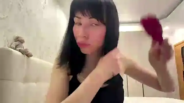 LuisaAlconcel online show from May 14, 2026, 6:37 pm