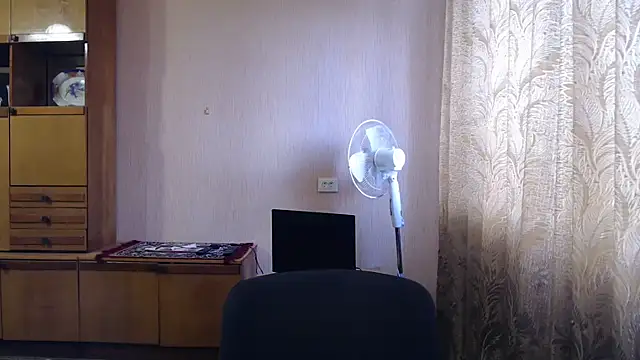 AlinaxJames online show from May 2, 2026, 6:51 am