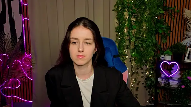 EmiliaDent online show from April 19, 2026, 9:08 am