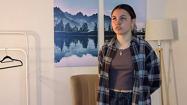 HienPolemeni online show from April 18, 2026, 7:23 am