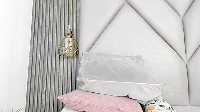lolabunnysc online show from June 9, 2026, 12:06 pm