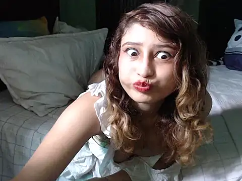 AnnieLorin online show from May 15, 2026, 5:53 pm