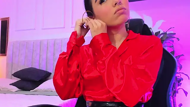 isabella hv online show from June 9, 2026, 6:52 pm