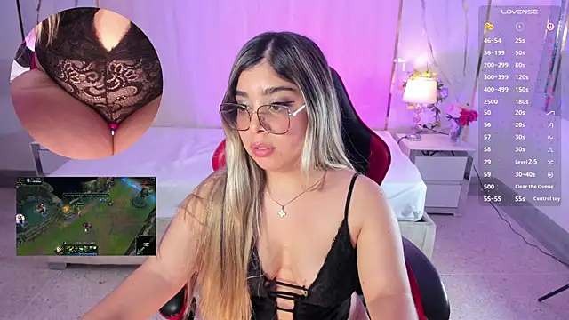 EmilyRicci  online show from April 23, 2026, 10:45 pm