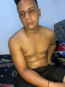 ReinaldoZapata online show from April 18, 2026, 3:10 am