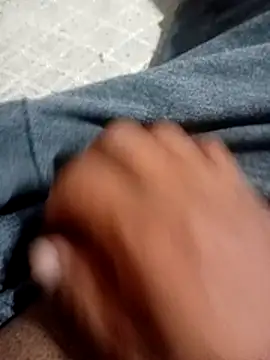 keerth52 online show from April 18, 2026, 5:39 pm