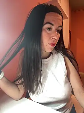 dulceflor25 online show from May 21, 2026, 6:04 pm