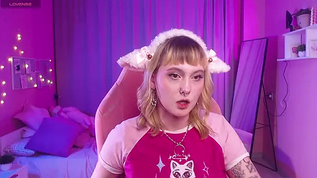 Emma Thomps online show from April 27, 2026, 3:10 pm