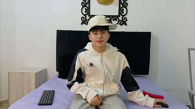 LunayDream online show from June 5, 2026, 11:27 am
