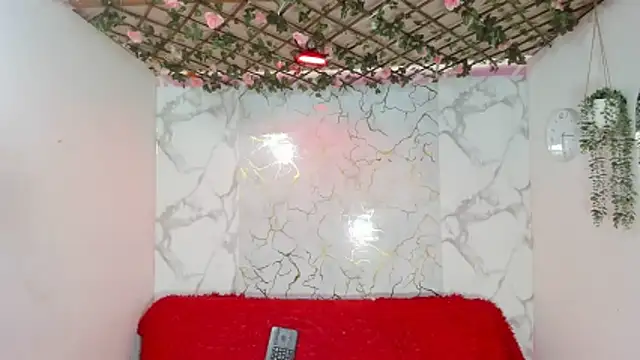 DAHNE HOT  online show from June 12, 2026, 1:32 pm