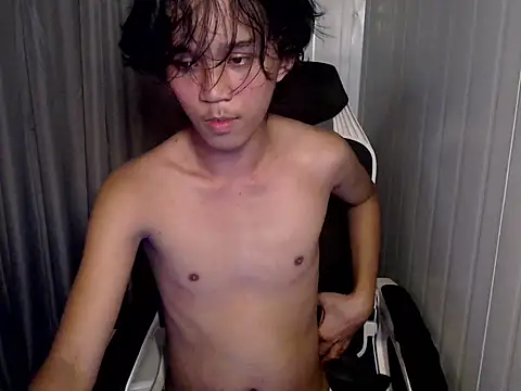 urnaughty paul online show from May 13, 2026, 12:13 pm