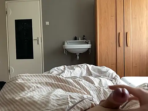 hardy057 online show from April 19, 2026, 3:11 pm