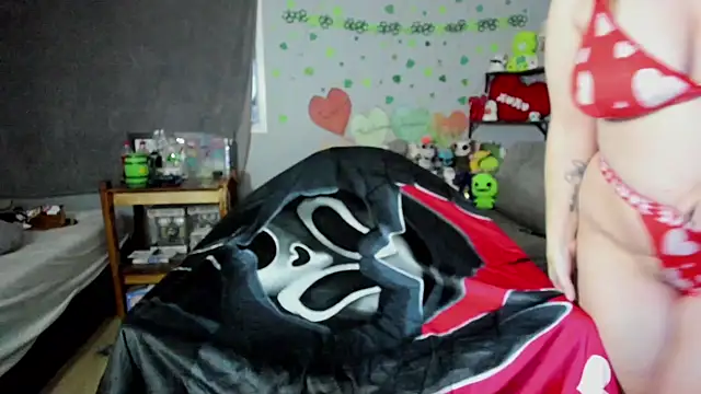 DelilahFields online show from April 21, 2026, 2:51 am