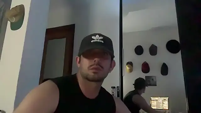 MathiasBellucci online show from April 21, 2026, 11:18 pm