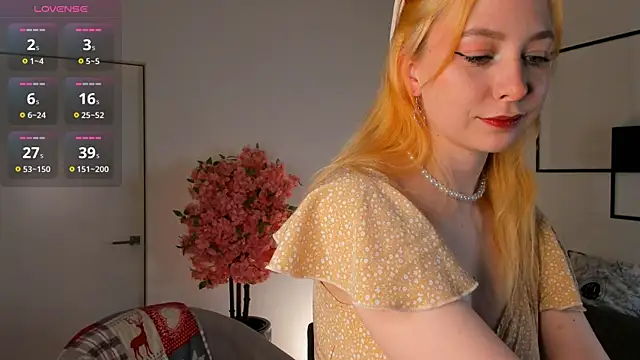 TwinkleFox online show from April 27, 2026, 2:20 am