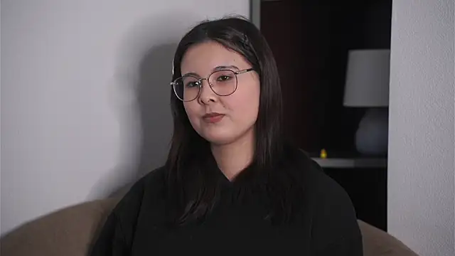 FlorentinaPinson online show from April 22, 2026, 2:18 pm