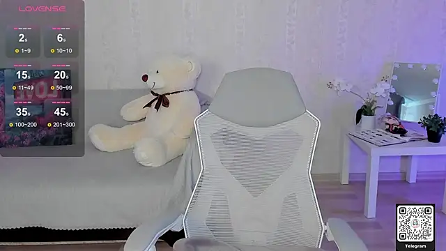 LinnLove online show from May 6, 2026, 6:41 am