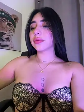 IsabellaNoir  online show from May 20, 2026, 10:49 pm