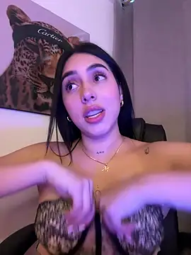 IsabellaNoir  online show from May 29, 2026, 10:08 pm