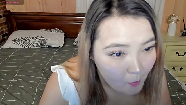 VelvetKIss01 online show from May 5, 2026, 3:53 pm