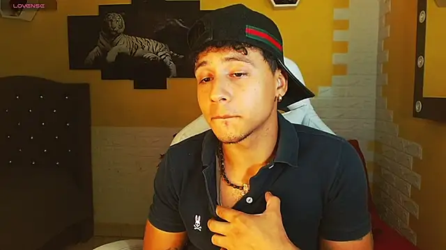 jbarto  online show from May 8, 2026, 11:54 pm
