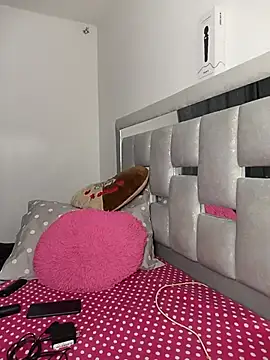 Snapshot of Emiily_Bliss26 chatting on June 6, 2026, 1:21 am Emiily Bliss26 online show from June 6, 2026, 1:21 am