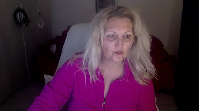 Divineblond online show from March 26, 2026, 8:58 pm